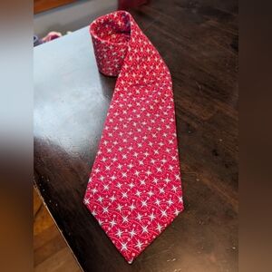 Vineyard Vines 100% Silk Mens Neck Tie, Red With North Compass